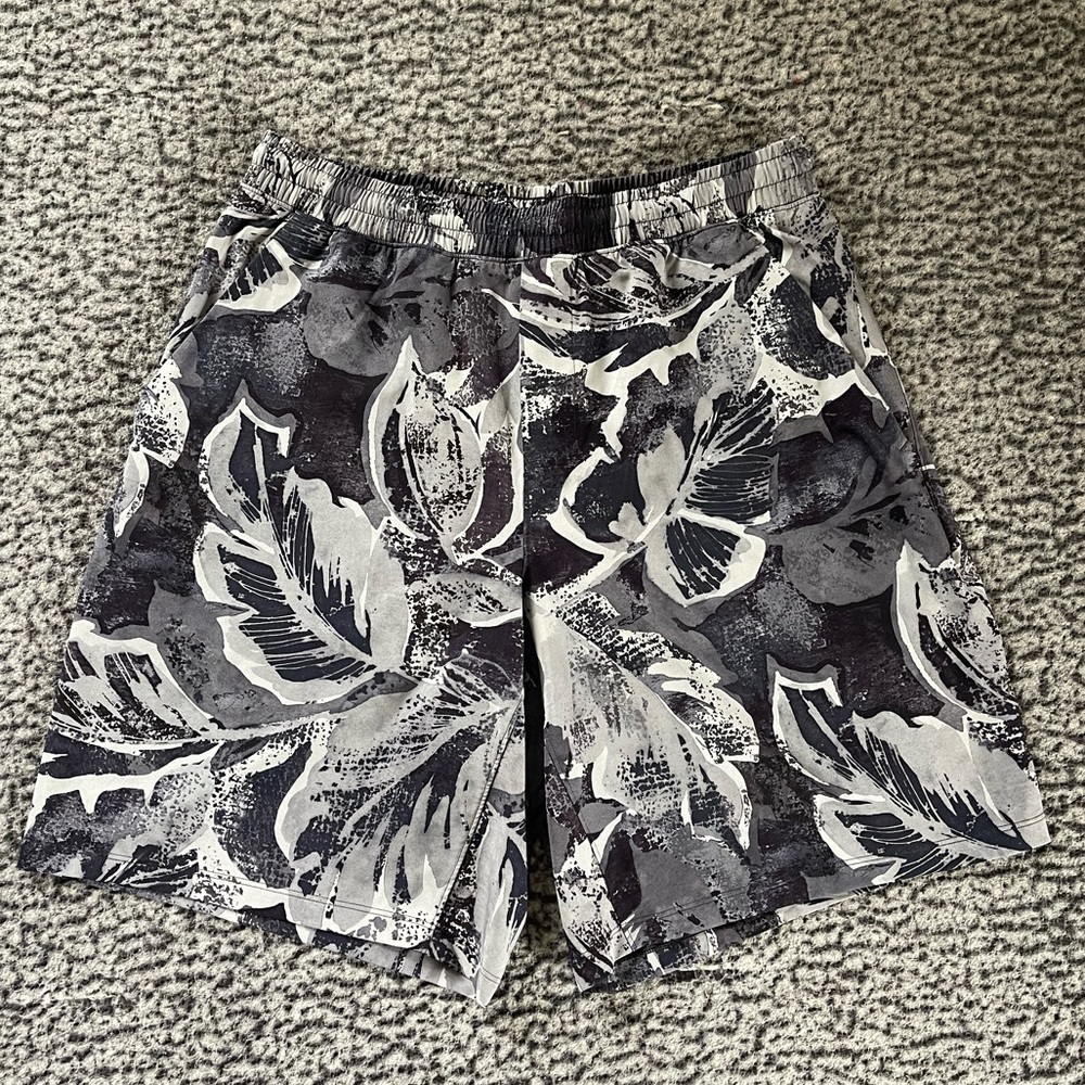 NWOT Lululemon Pacebreakers 9” Lined